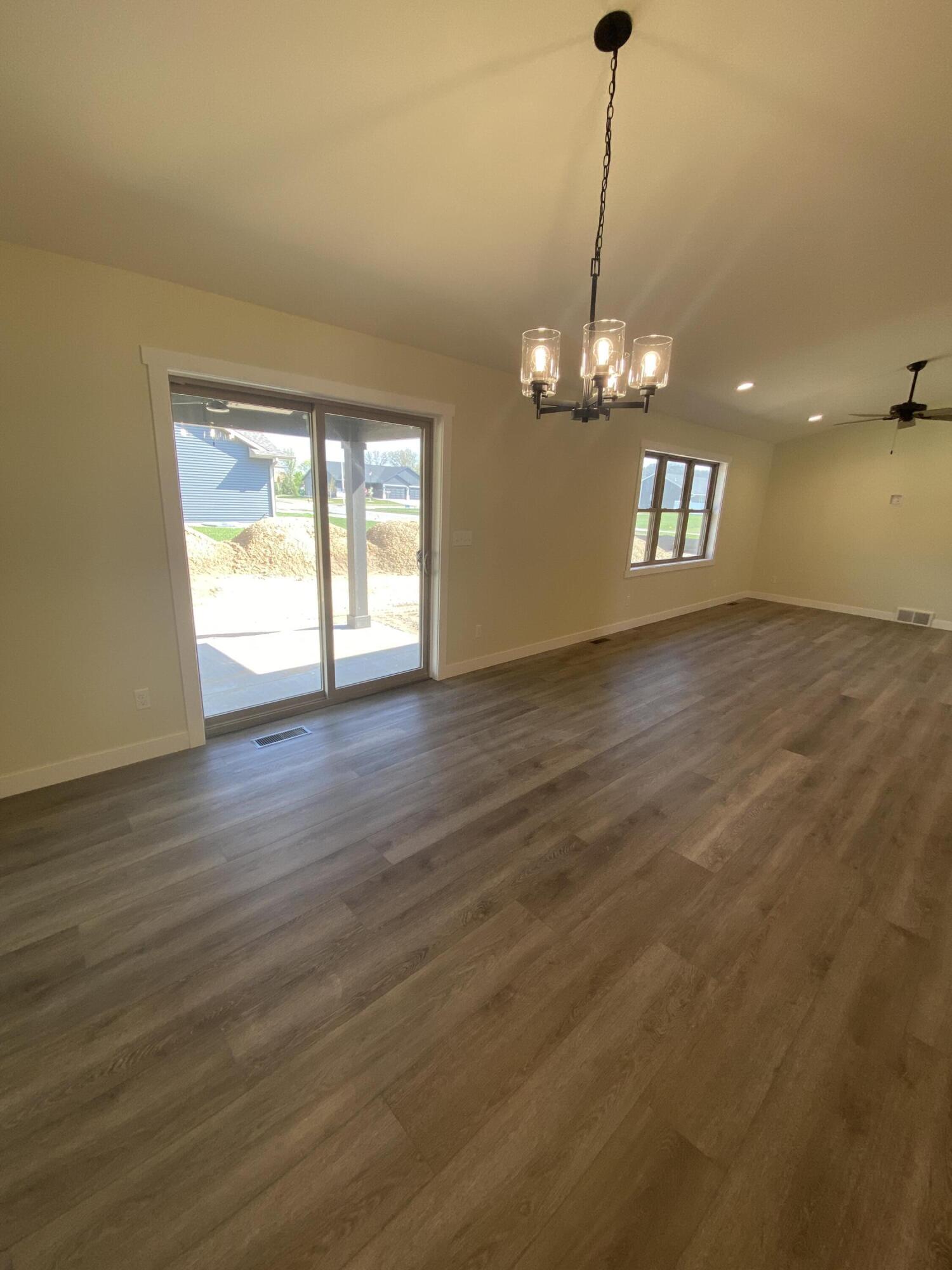 1957 Golden Gate Way Holmen, WI 54636 - Photo 27 of 62 Dining