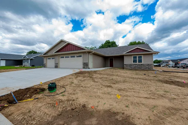 $519,900 | 1957 Golden Gate Way, Holmen, WI 54636