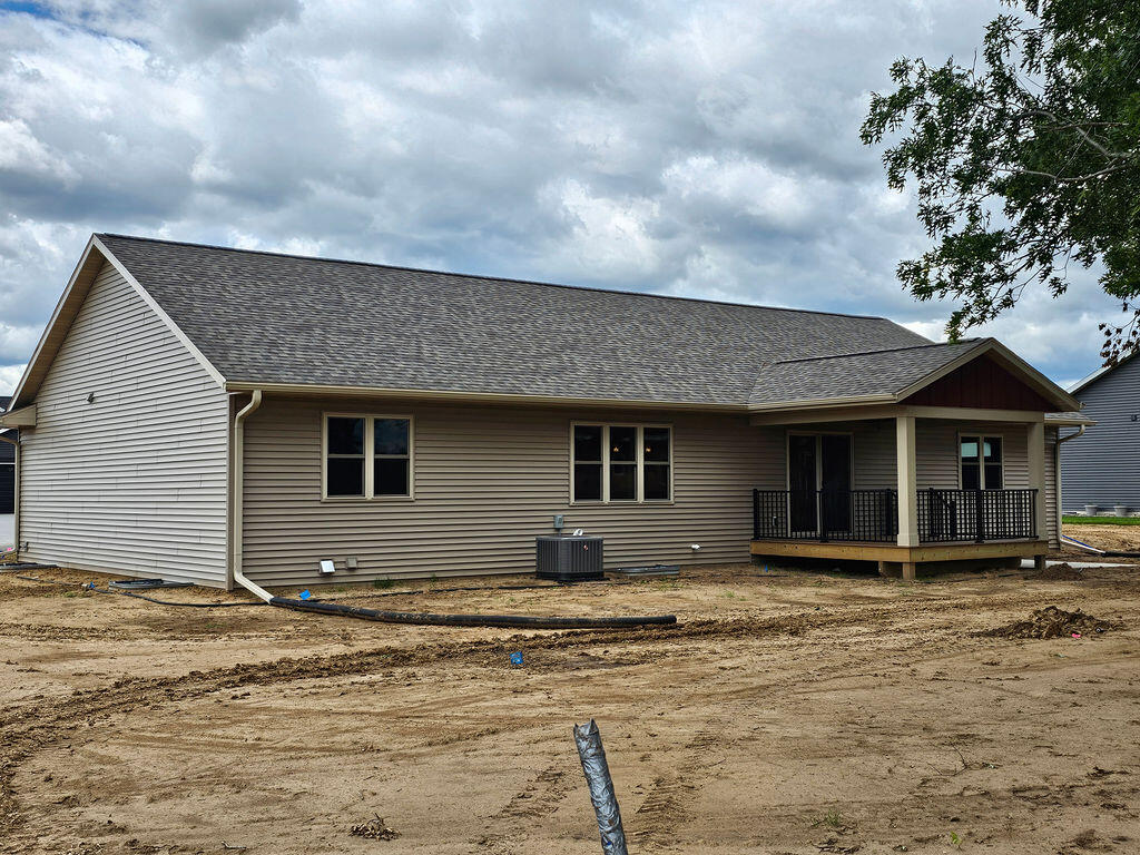 1957 Golden Gate Way Holmen, WI 54636 - Photo 8 of 41 Photos are from a prior build, same layout finishes may vary.