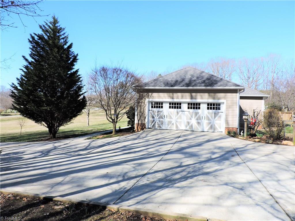 8556 Linville Road Oak Ridge, NC 27310 - Photo 4 of 26