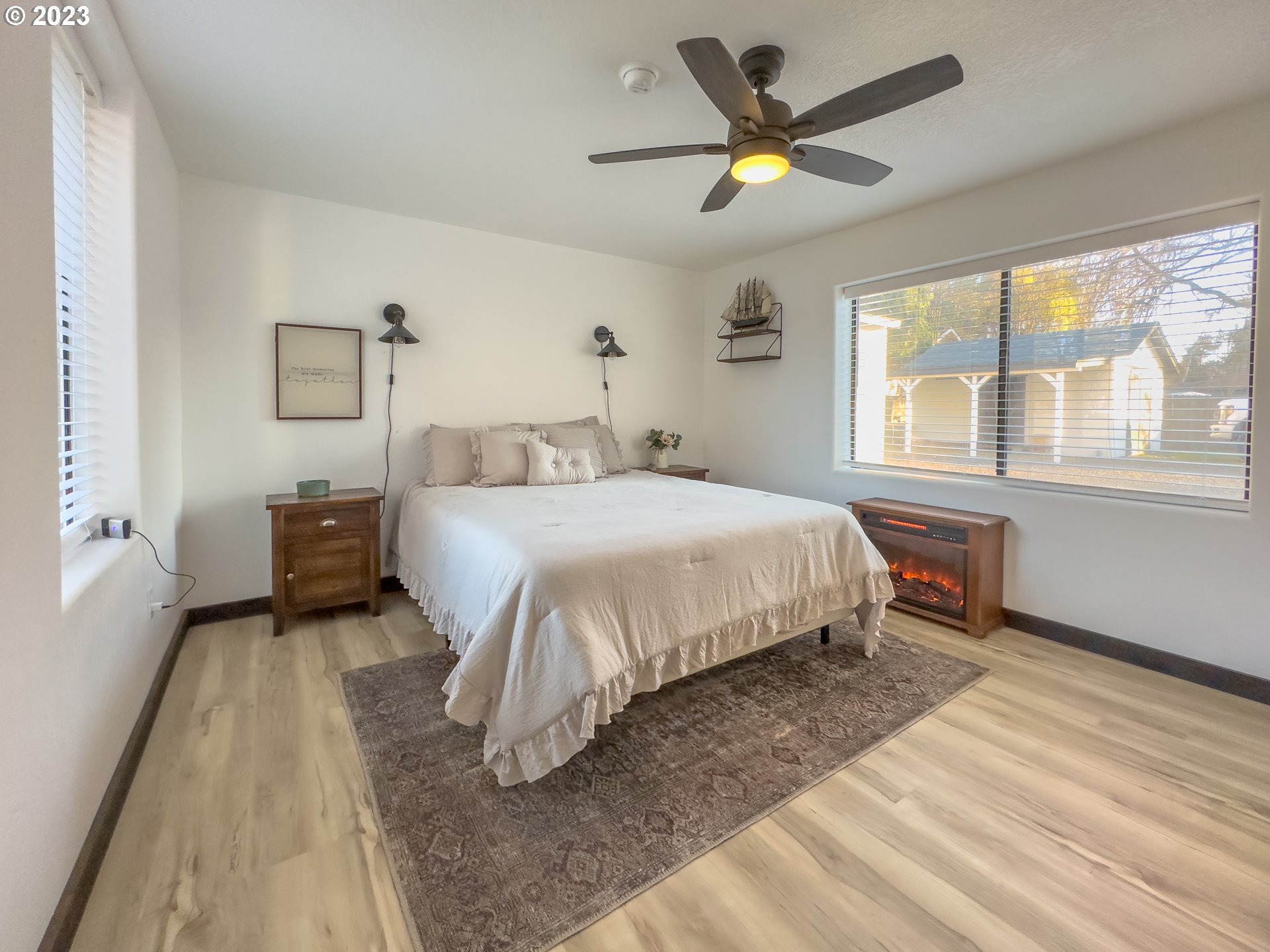 508 Edgewater Drive Grants Pass, OR 97527 - Photo 16 of 48 a bedroom with a bed and a large window