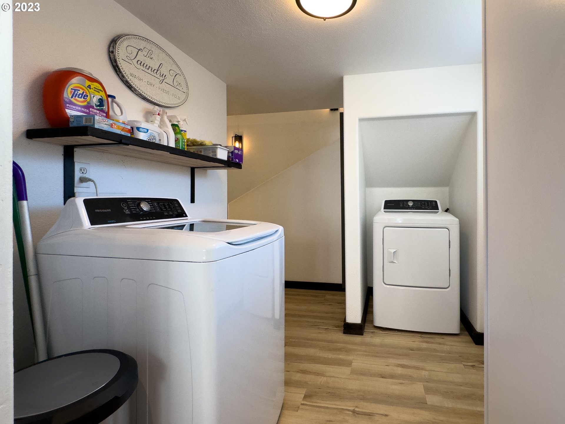 508 Edgewater Drive Grants Pass, OR 97527 - Photo 28 of 48 a utility room with dryer and washer