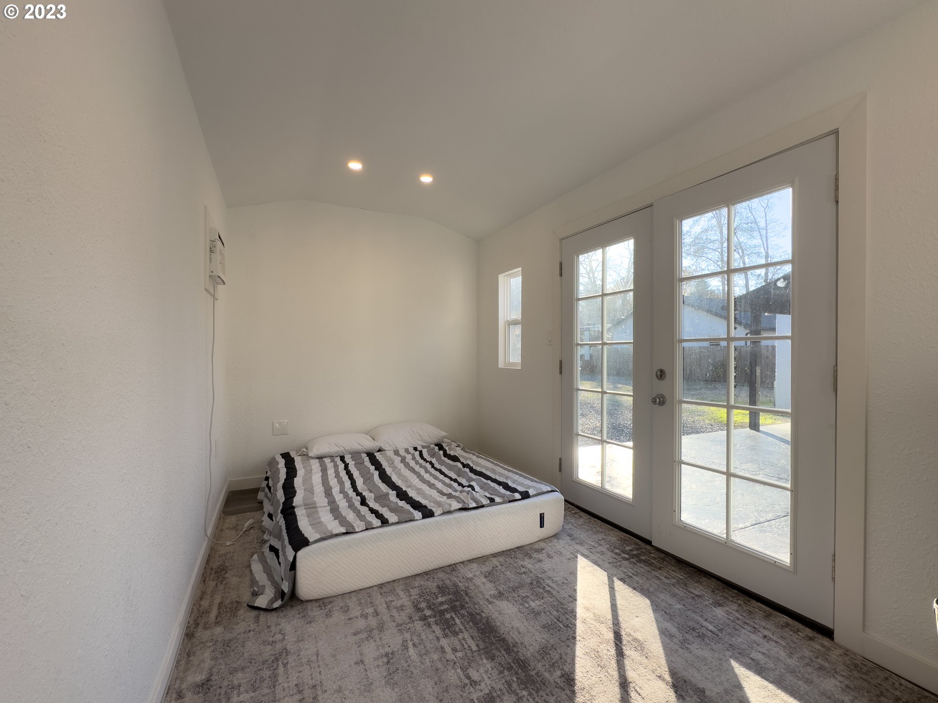 508 Edgewater Drive Grants Pass, OR 97527 - Photo 40 of 48 a view of a windows and an entryway in a room