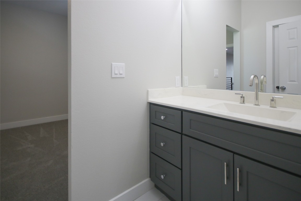5113 Hershe Street, Unit B Houston, TX 77020 - Photo 22 of 44 a bathroom with a sink and a mirror
