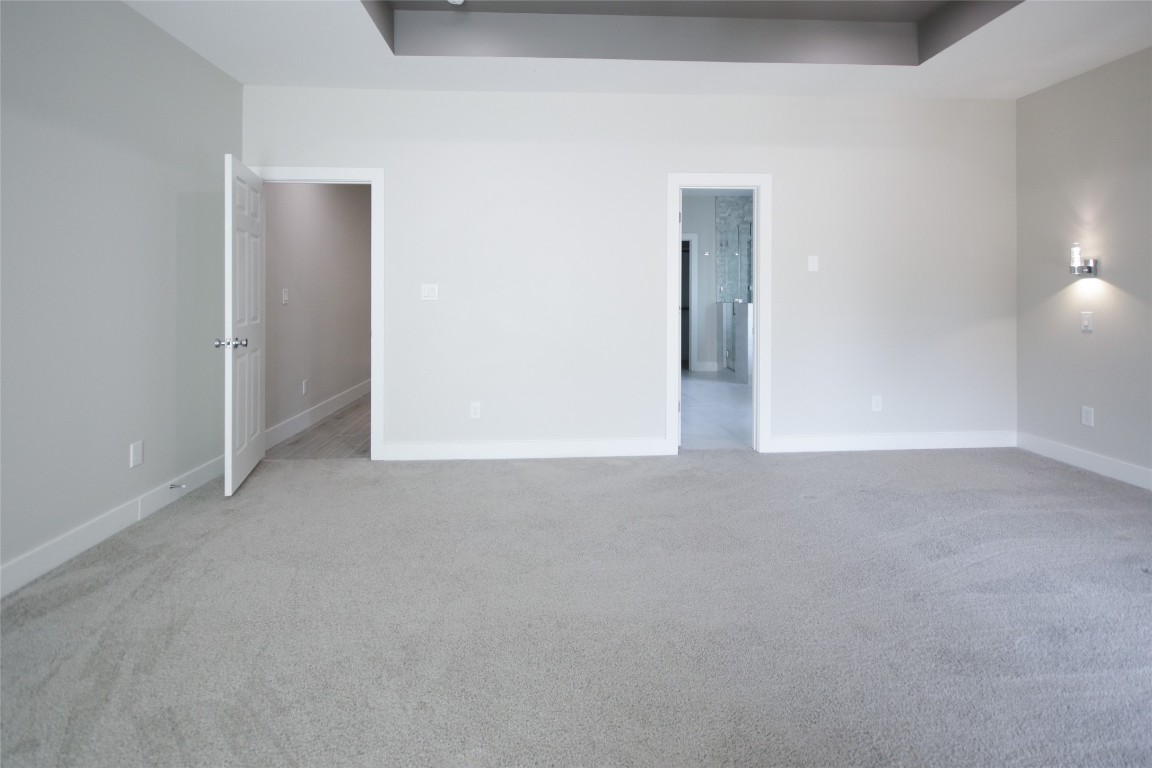 5113 Hershe Street, Unit B Houston, TX 77020 - Photo 33 of 44 a view of an empty room and closet