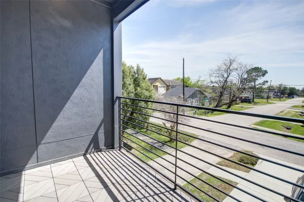 $2,450 | 5113 Hershe Street, Unit B, Houston, TX 77020