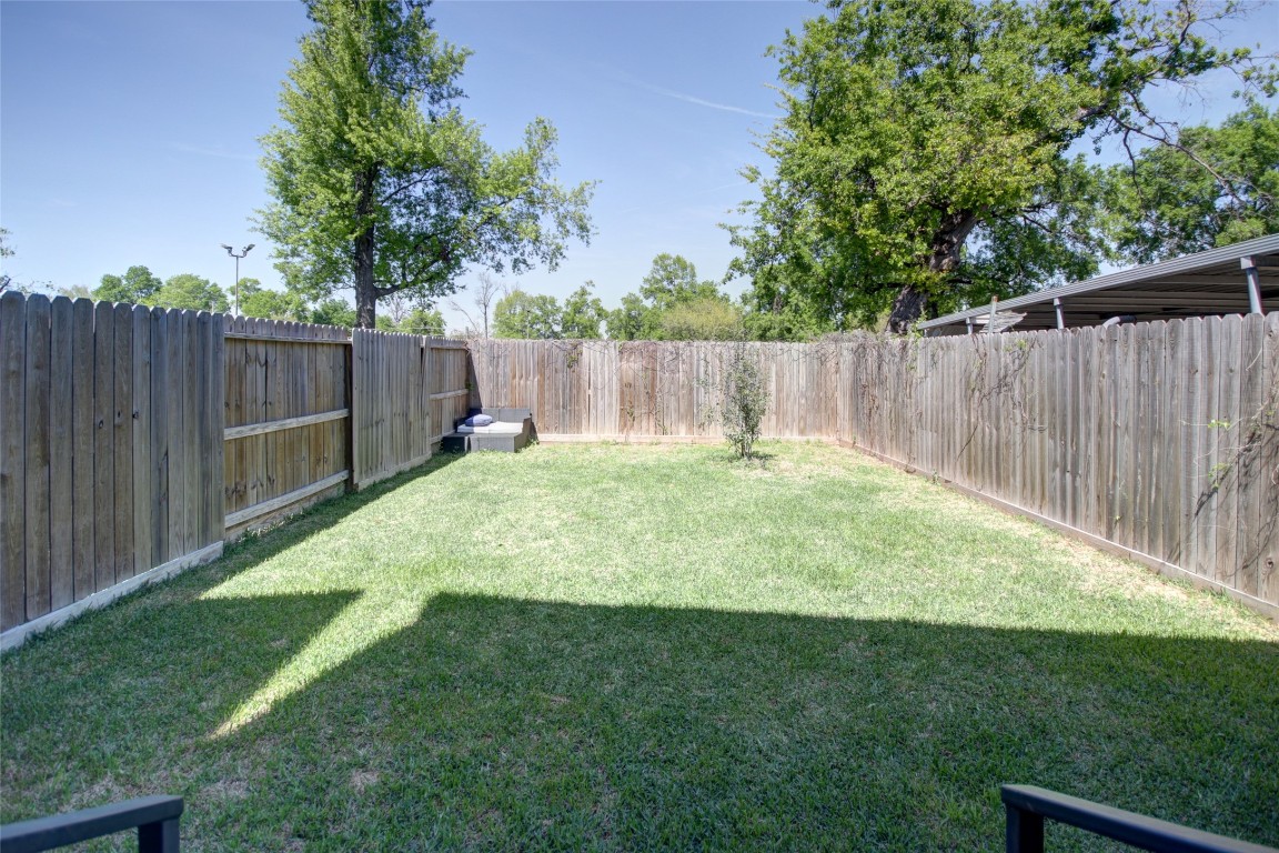 5113 Hershe Street, Unit B Houston, TX 77020 - Photo 43 of 44 a view of a backyard with a fence and trees