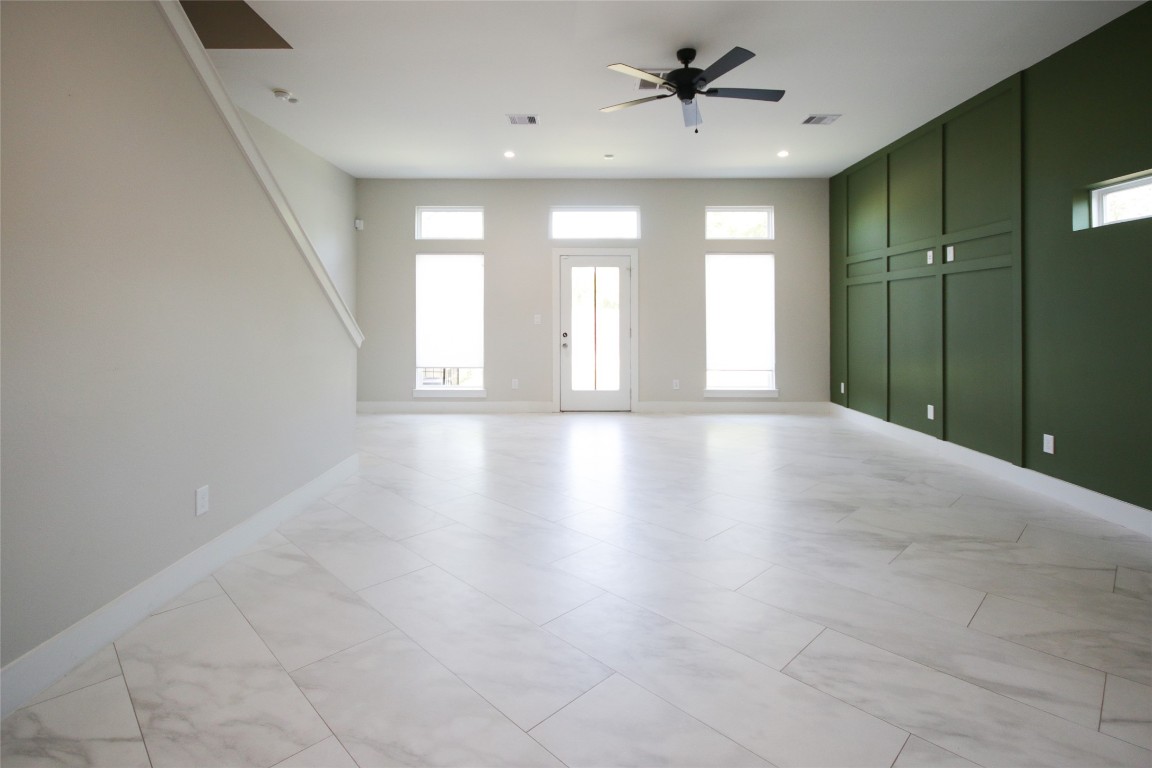 5113 Hershe Street, Unit B Houston, TX 77020 - Photo 5 of 44 a view of an empty room with a window