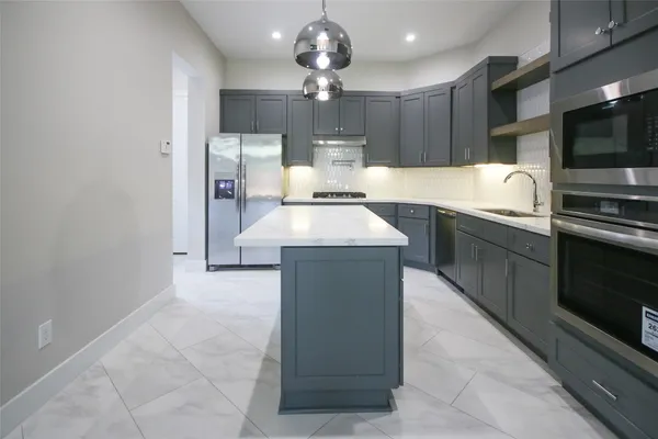 $2,450 | 5113 Hershe Street, Unit B, Houston, TX 77020