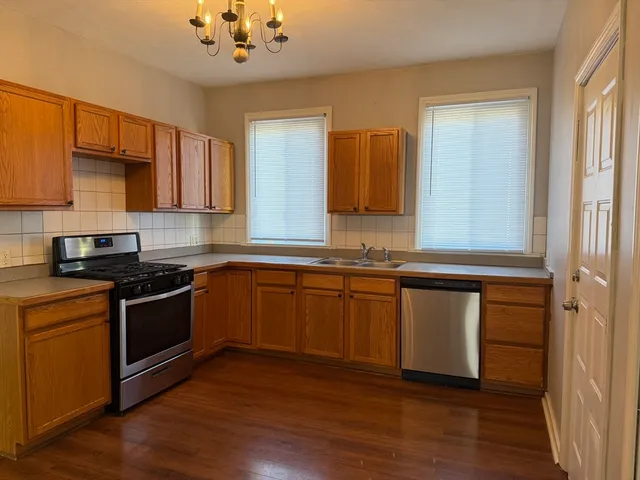 $1,800 | 231 Allen Street, Unit 1, New Bedford, MA 02740