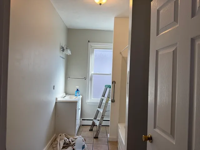 $1,800 | 231 Allen Street, Unit 1, New Bedford, MA 02740