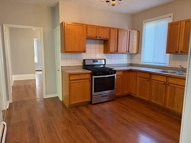 $1,800 | 231 Allen Street, Unit 1, New Bedford, MA 02740