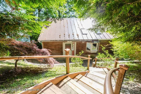 $995,000 | 17 Memory Lane, Hillsdale, NY 12529