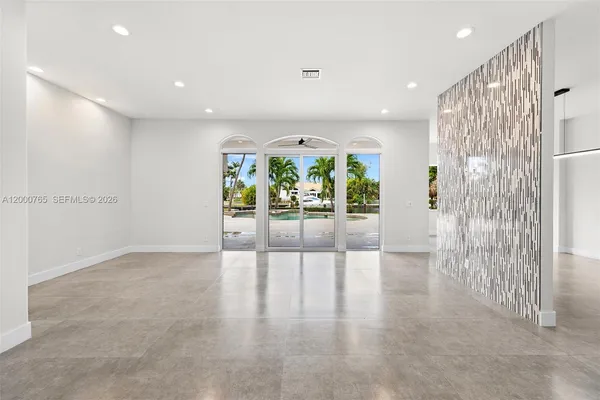 $25,500 | 552 Palm Drive, Hallandale Beach, FL 33009