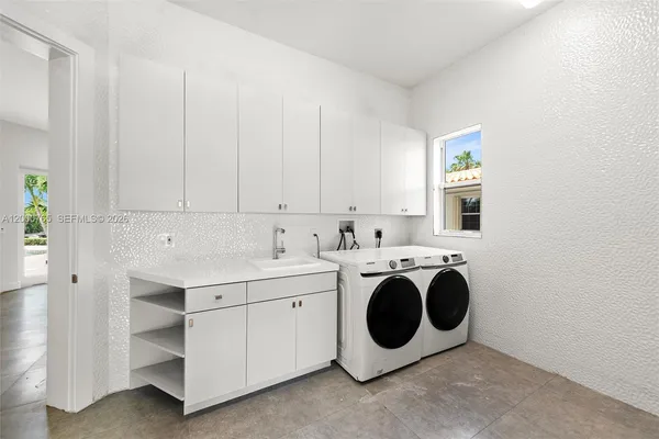 $25,500 | 552 Palm Drive, Hallandale Beach, FL 33009