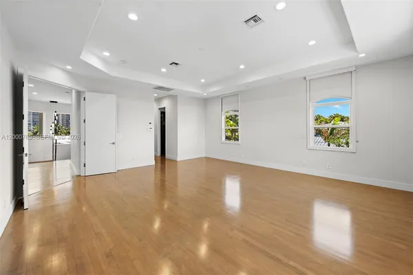 $25,500 | 552 Palm Drive, Hallandale Beach, FL 33009