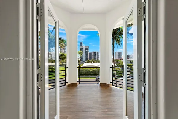 $25,500 | 552 Palm Drive, Hallandale Beach, FL 33009