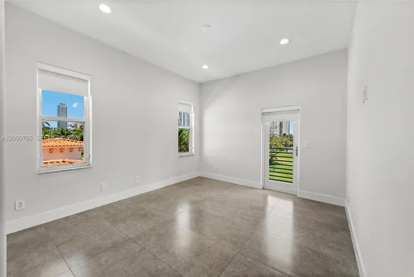 $25,500 | 552 Palm Drive, Hallandale Beach, FL 33009