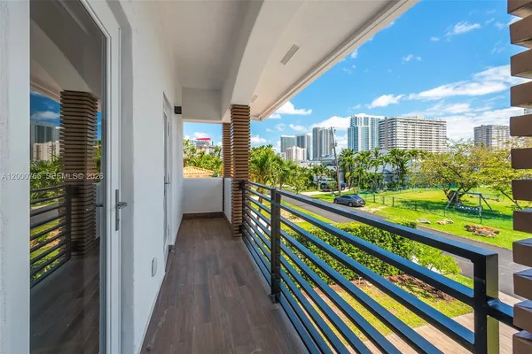 $25,500 | 552 Palm Drive, Hallandale Beach, FL 33009