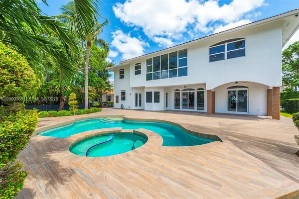 $25,500 | 552 Palm Drive, Hallandale Beach, FL 33009