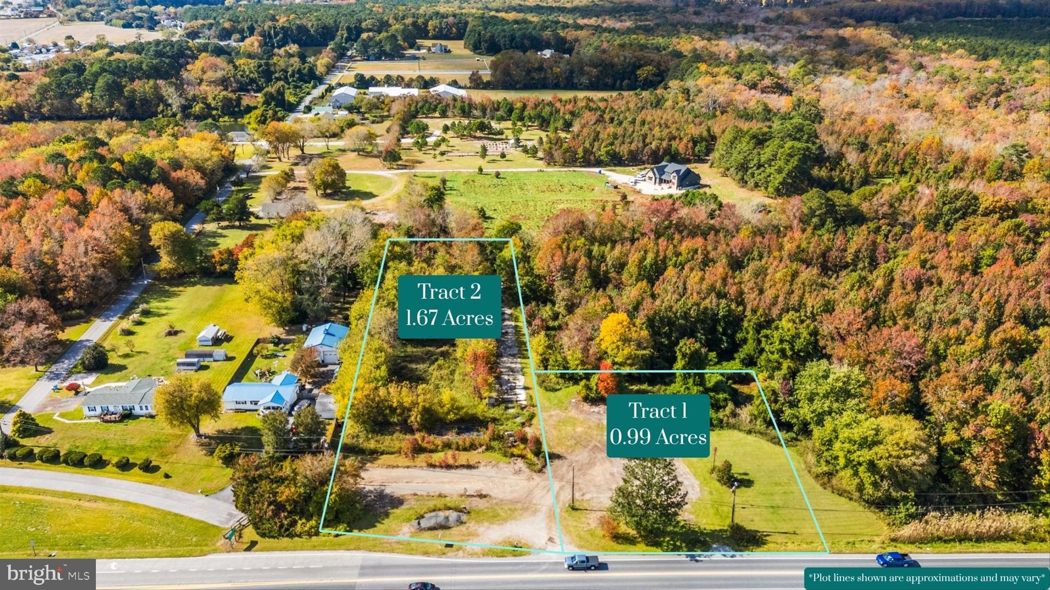 a view of residential houses with outdoor space