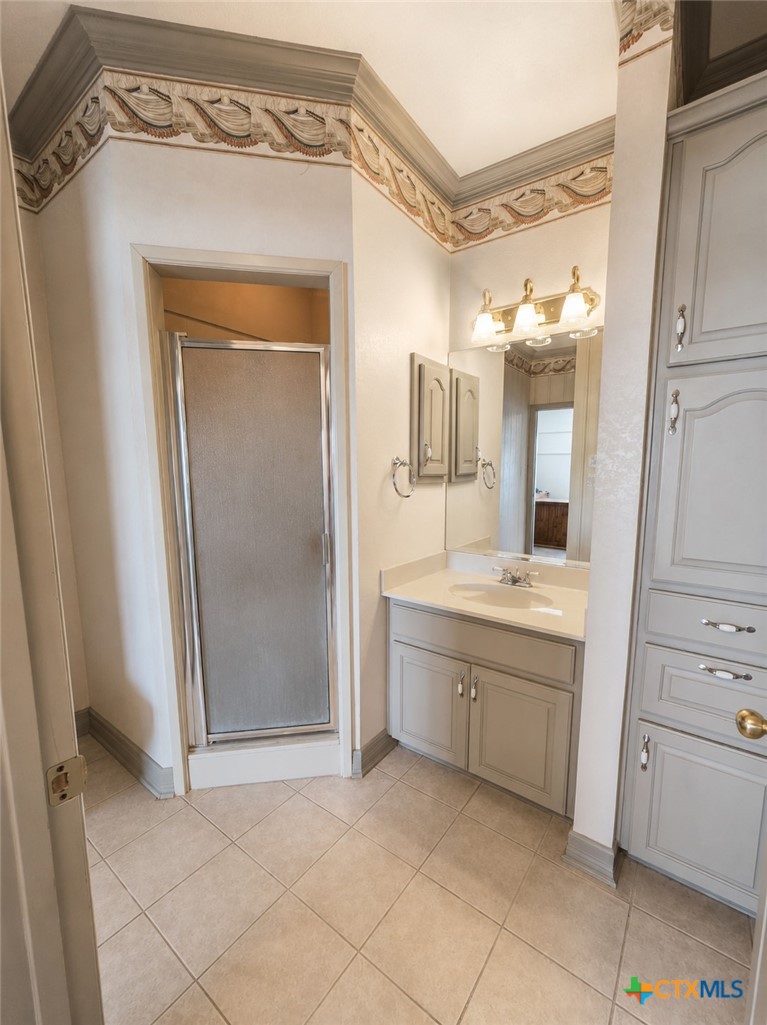 2450 West Amity Road Belton, TX 76513 - Photo 19 of 33 3rd full bathroom.