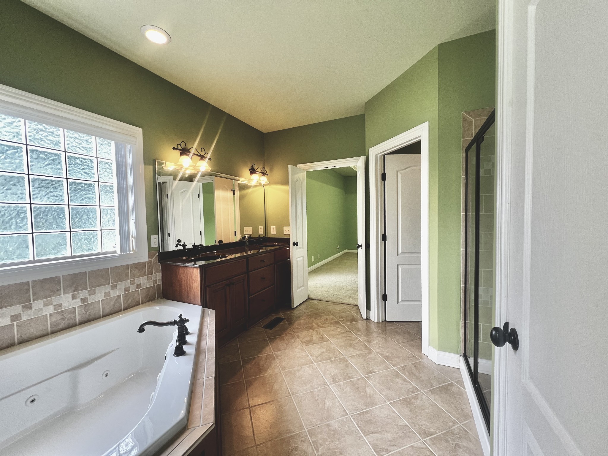 102 Spring View Place Cottontown, TN 37048 - Photo 29 of 40 a bathroom with a tub a sink and mirror
