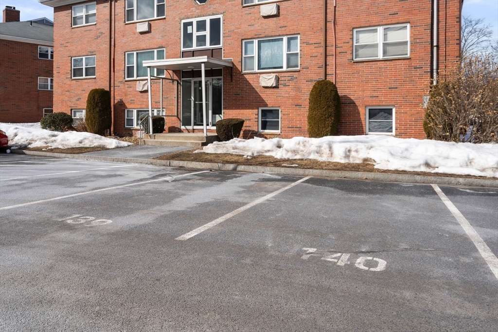 31 Warren Street, Unit B1 Waltham, MA 02453 - Photo 17 of 22 a view of a building with a street
