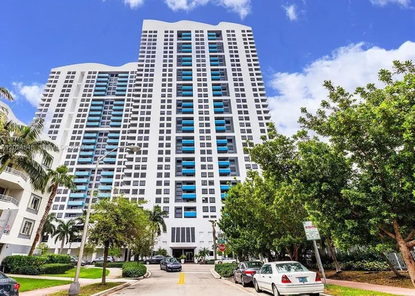 $3,600 | 1330 West Avenue, Unit 2105, Miami Beach, FL 33139