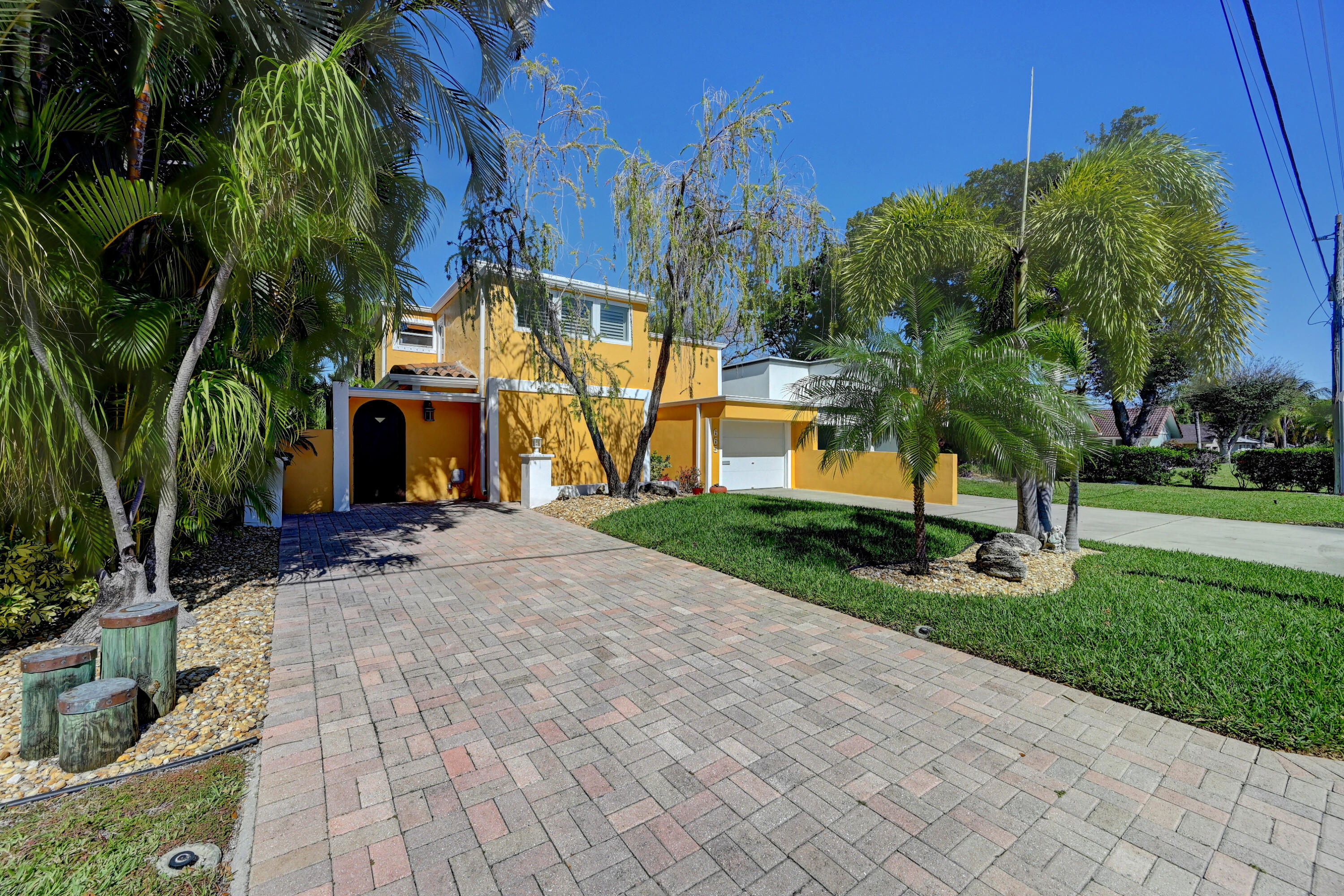 665 Forsyth Street Boca Raton, FL 33487 - Photo 3 of 49 02_stl_9046_47_48_49_50