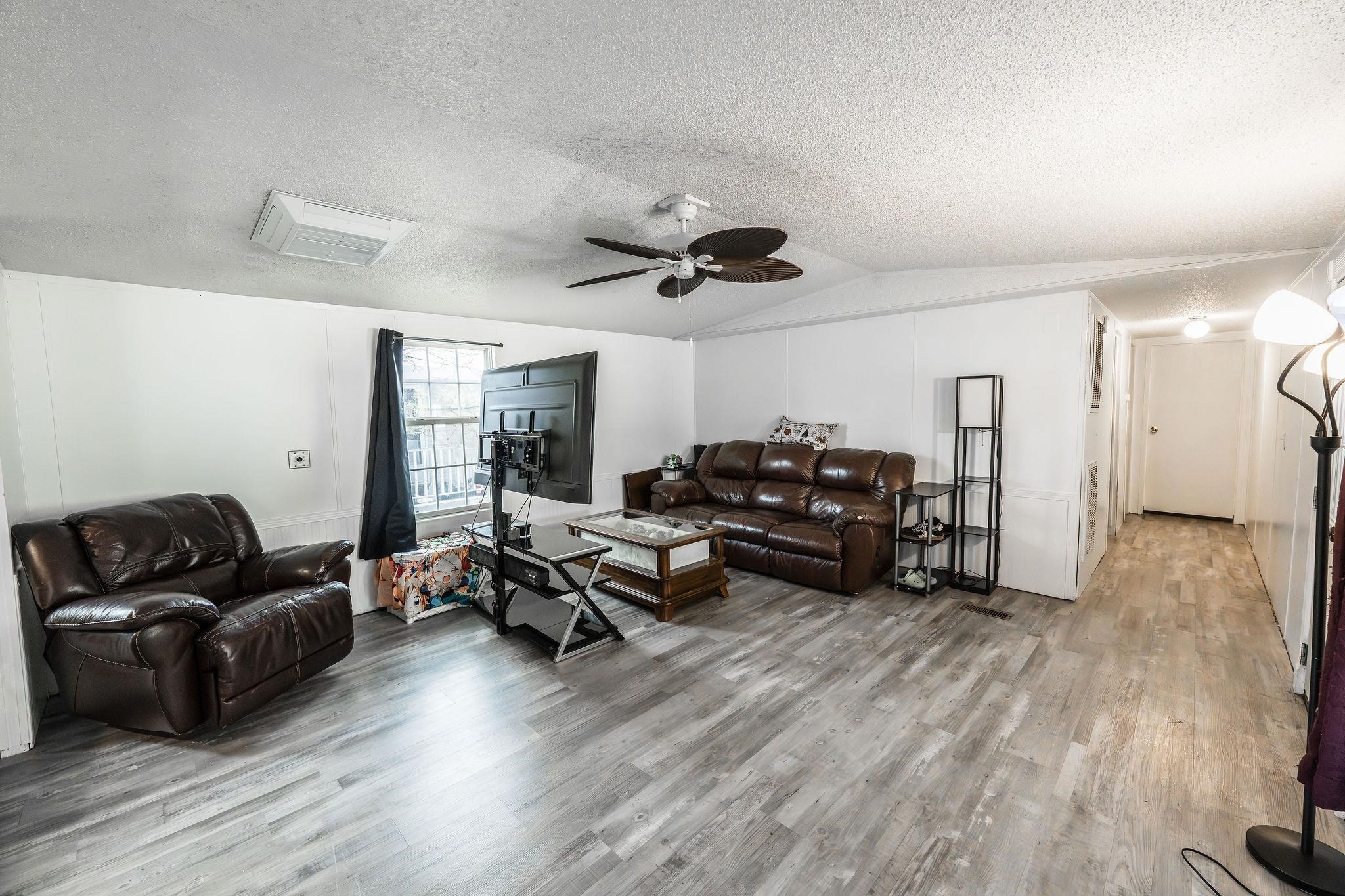 435 32 Road, Unit 620 Clifton, CO 81520 - Photo 4 of 20 a living room with furniture