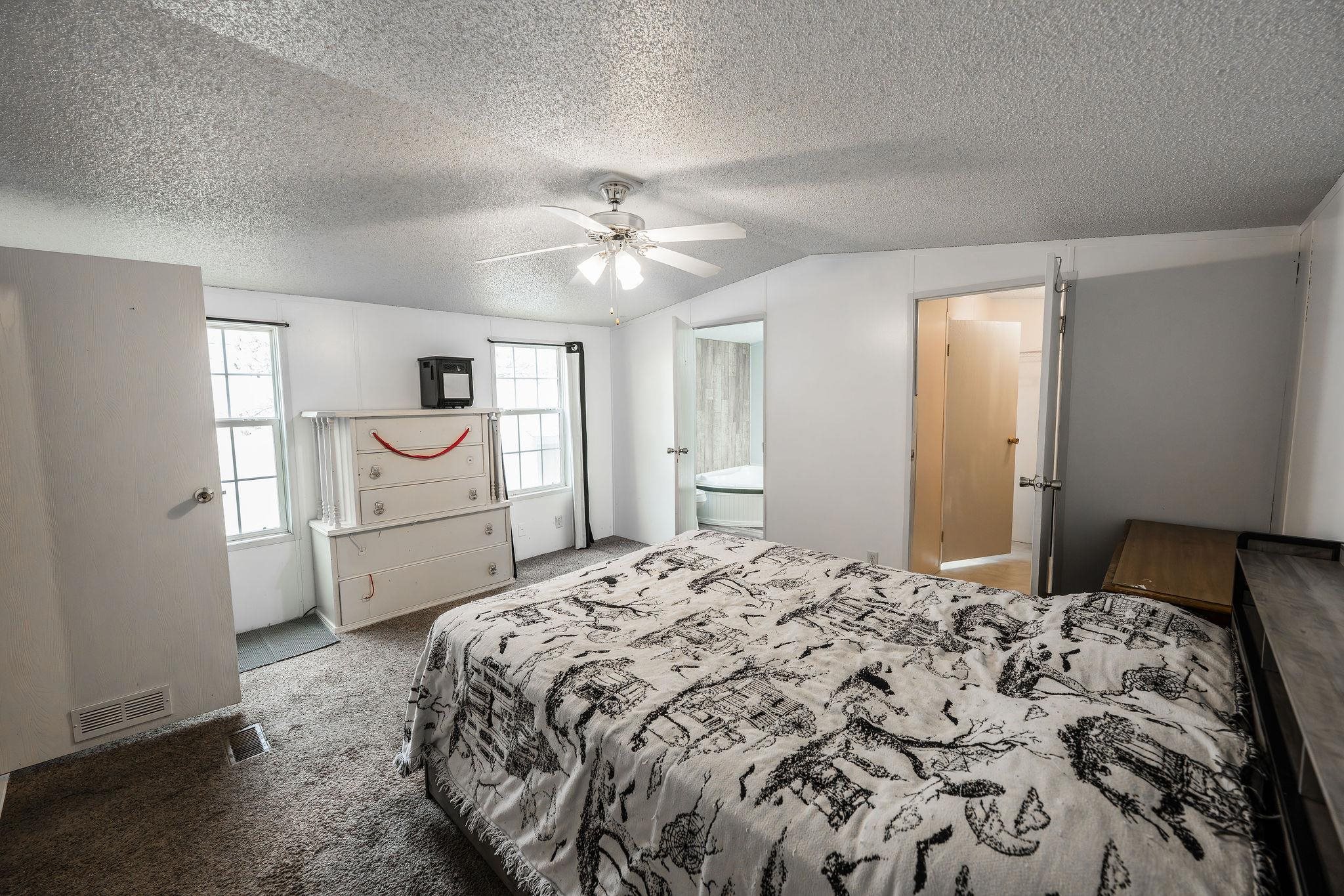 435 32 Road, Unit 620 Clifton, CO 81520 - Photo 10 of 20 a bedroom with a large bed and a chandelier