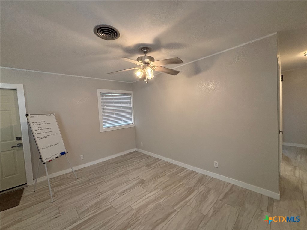 2502 East Poplar Avenue Victoria, TX 77901 - Photo 4 of 11