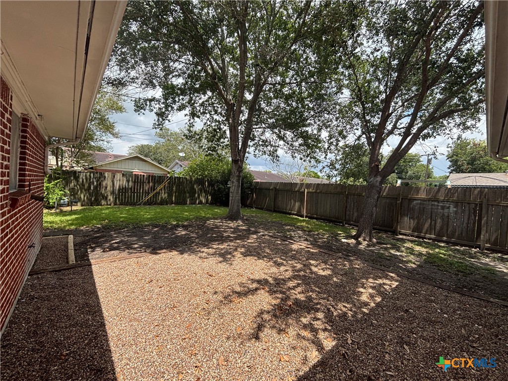 2502 East Poplar Avenue Victoria, TX 77901 - Photo 10 of 11