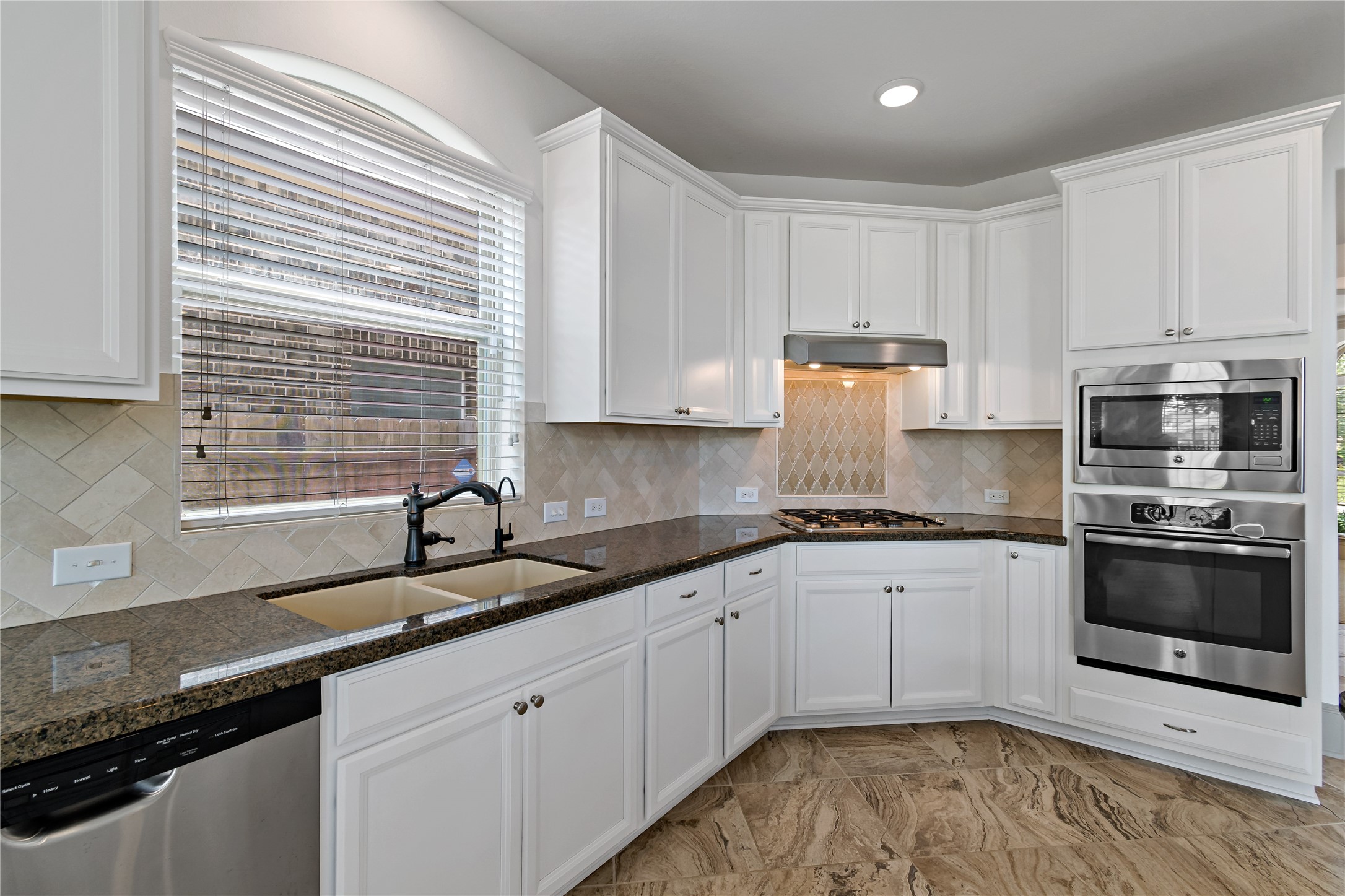 13418 Lansdown Street Rosharon, TX 77583 - Photo 16 of 49 Gallery Image 16