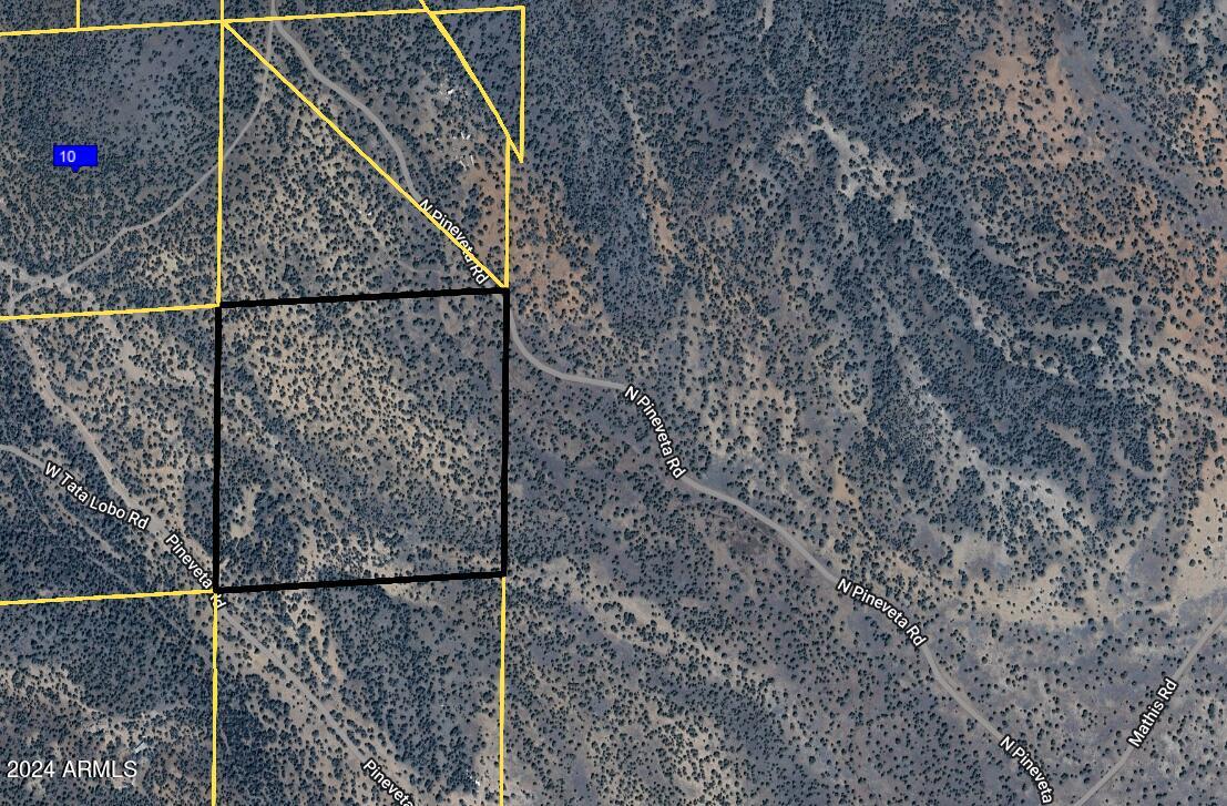 135 North Pineveta Road, Unit 135 Ash Fork, AZ 86320 - Photo 6 of 9 a view of entryway