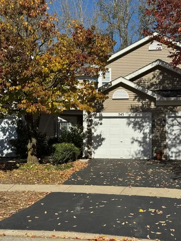 $2,100 | 545 Peebles Court, Unit 545, Batavia, IL 60510