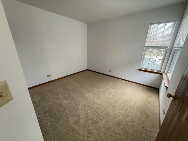 $2,100 | 545 Peebles Court, Unit 545, Batavia, IL 60510