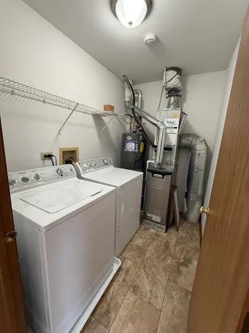 $2,100 | 545 Peebles Court, Unit 545, Batavia, IL 60510