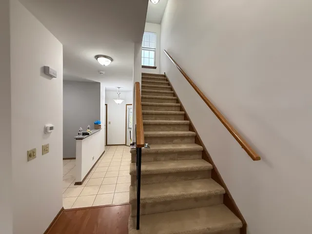 $2,100 | 545 Peebles Court, Unit 545, Batavia, IL 60510