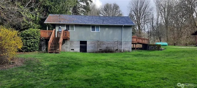 a view of a barn in the back yard