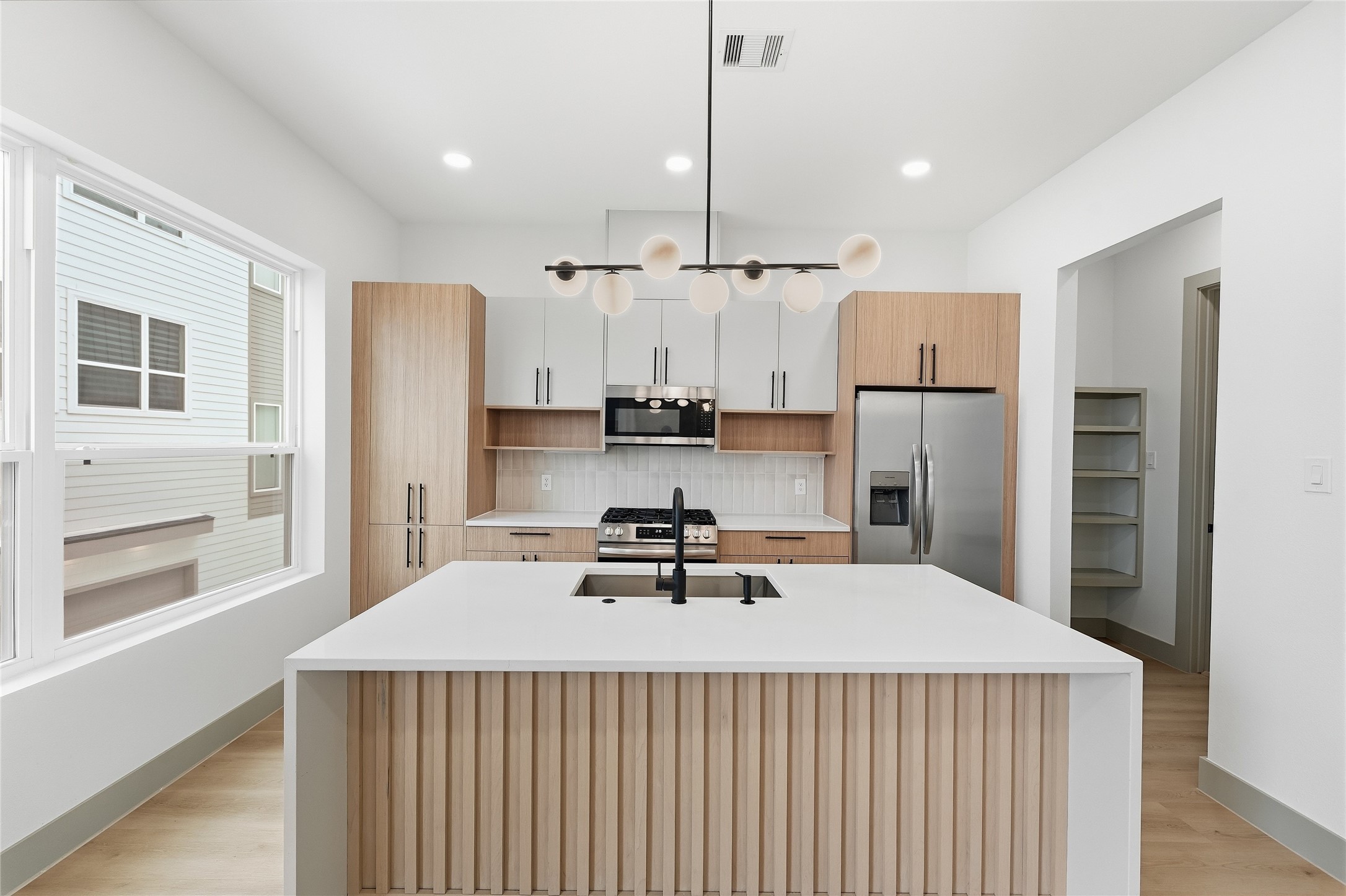 2953 Delafield Street Houston, TX 77023 - Photo 12 of 42 Kitchen and Dining