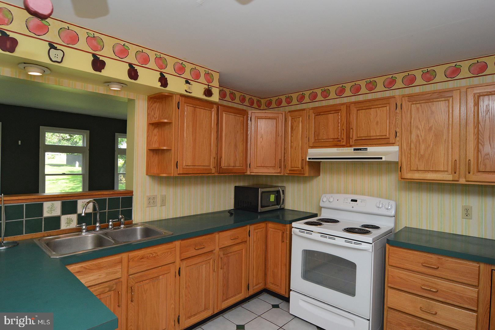 742 Tamarack Trail Reading, PA 19607 - Photo 11 of 41 Kitchen