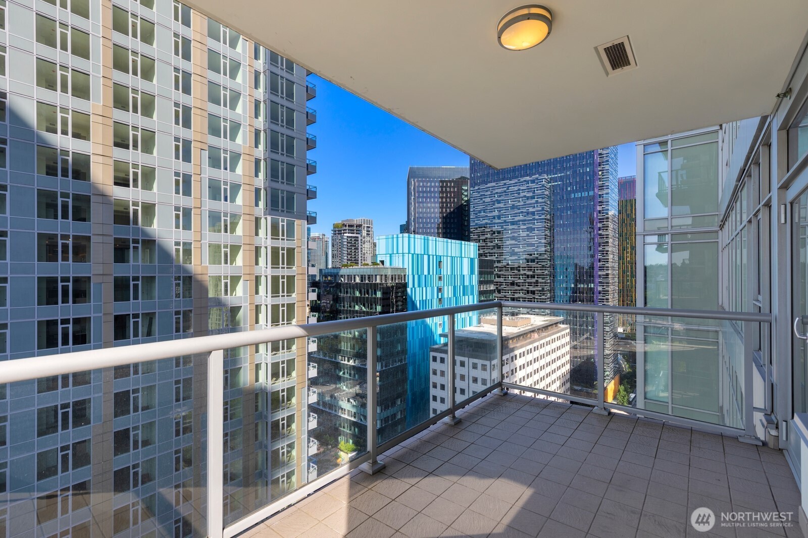 588 Bell Street, Unit 2102S Seattle, WA 98121 - Photo 23 of 37