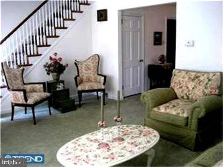 31 Colwick Road Cherry Hill, NJ 08002 - Photo 5 of 20 Living Room