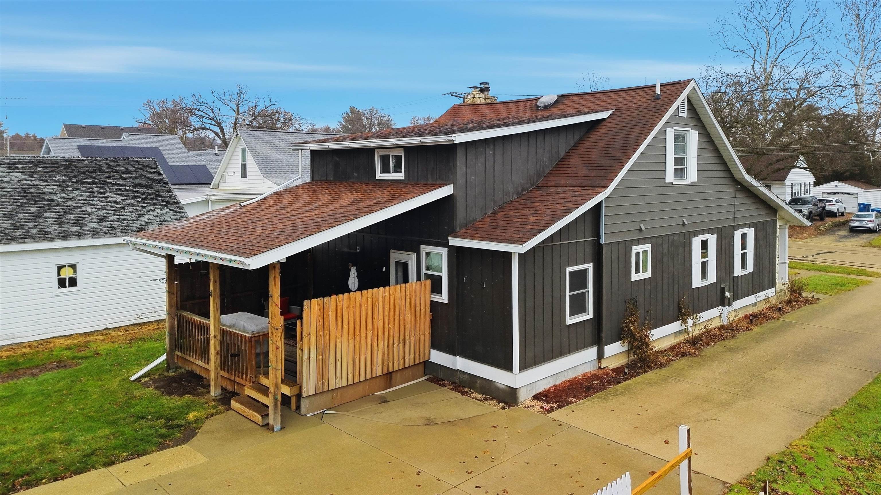 705 Institute Boulevard Dixon, IL 61021 - Photo 2 of 33