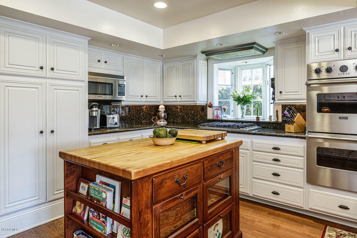 2141 Napoli Drive Oxnard, CA 93035 - Photo 11 of 64 11_kitchen