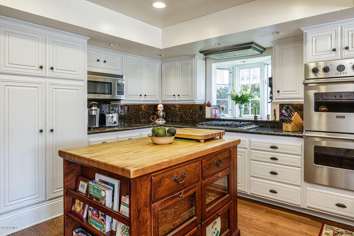 2141 Napoli Drive Oxnard, CA 93035 - Photo 46 of 64 11_kitchen