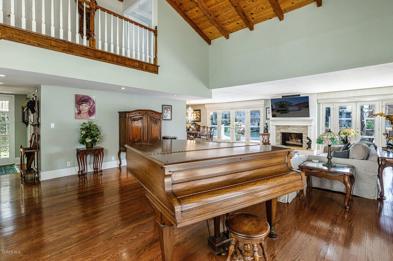 2141 Napoli Drive Oxnard, CA 93035 - Photo 6 of 64 05_living_area