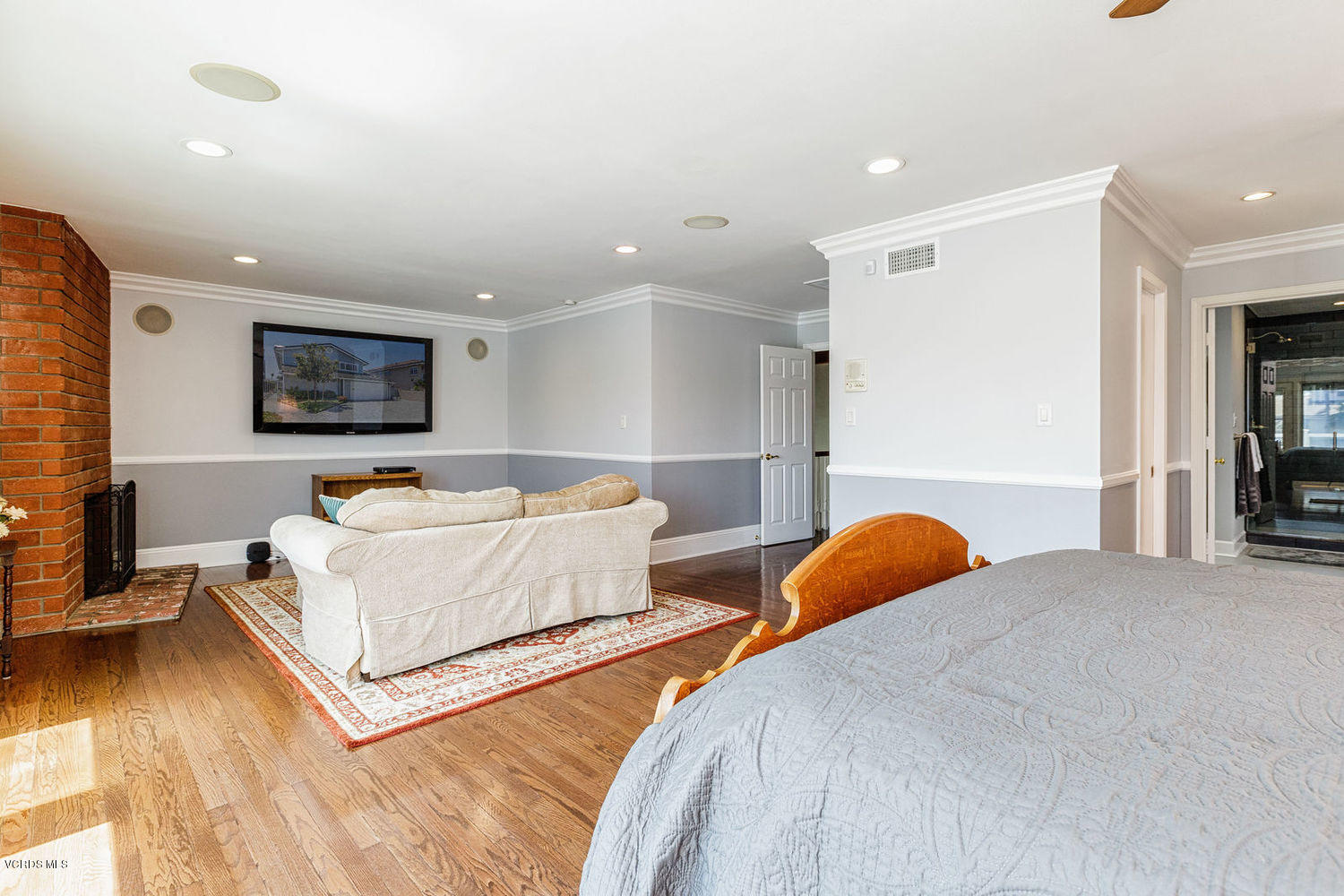 2141 Napoli Drive Oxnard, CA 93035 - Photo 52 of 64 19_master_bedroom_